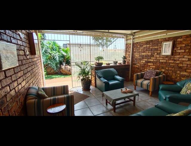 3 BEDROOM TOWNHOUSE FOR SALE IN CLARINA